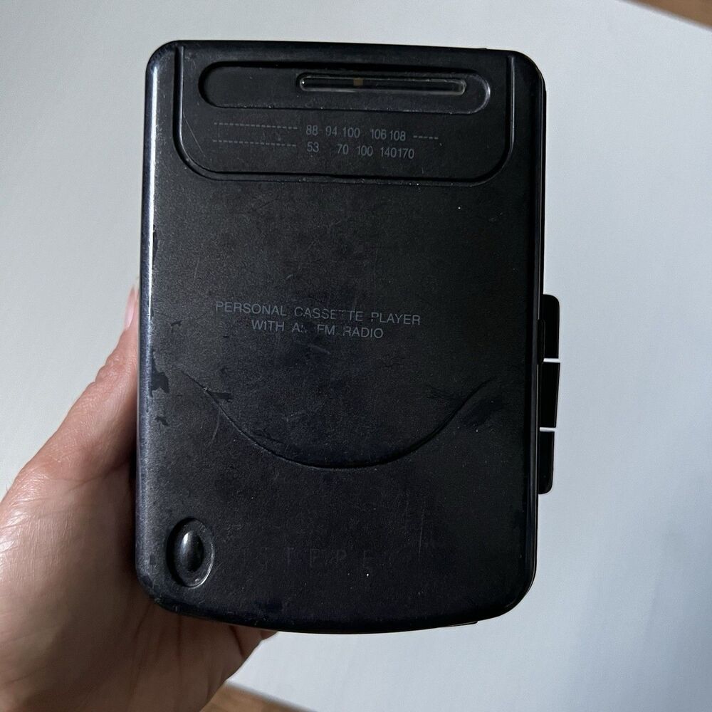 Grand Prix GPX portable cassette player Personal Stereo With am/fmradio UNTESTED